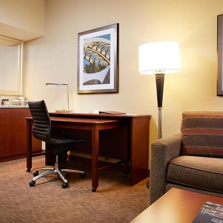 Doubletree Suites By Hilton Hotel Cincinnati - Blue Ash Шаронвилл Экстерьер фото