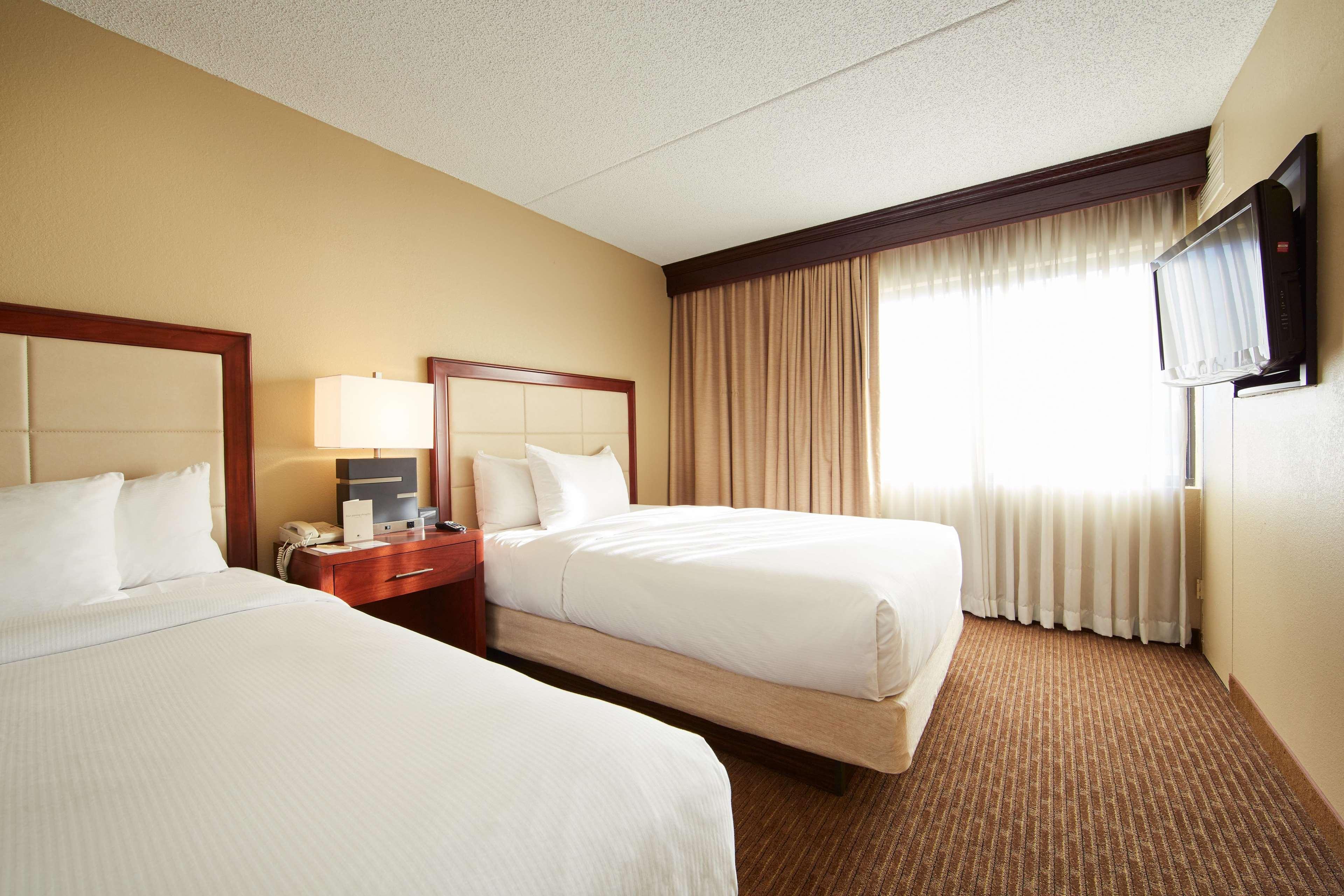 Doubletree Suites By Hilton Hotel Cincinnati - Blue Ash Шаронвилл Экстерьер фото