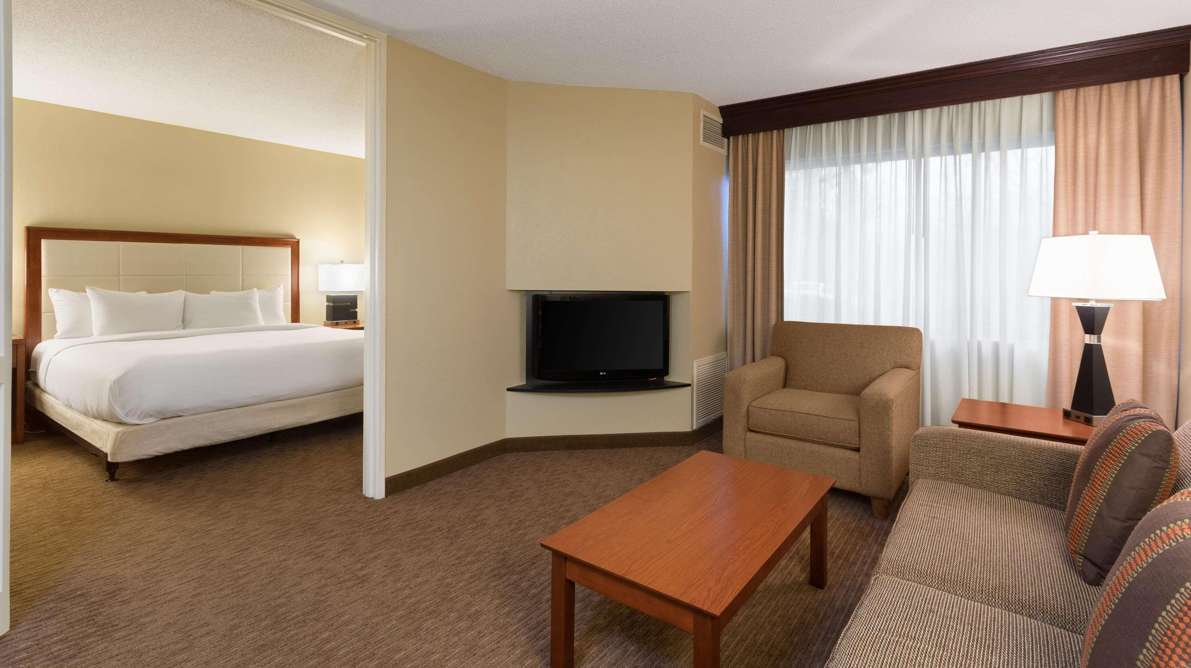 Doubletree Suites By Hilton Hotel Cincinnati - Blue Ash Шаронвилл Экстерьер фото