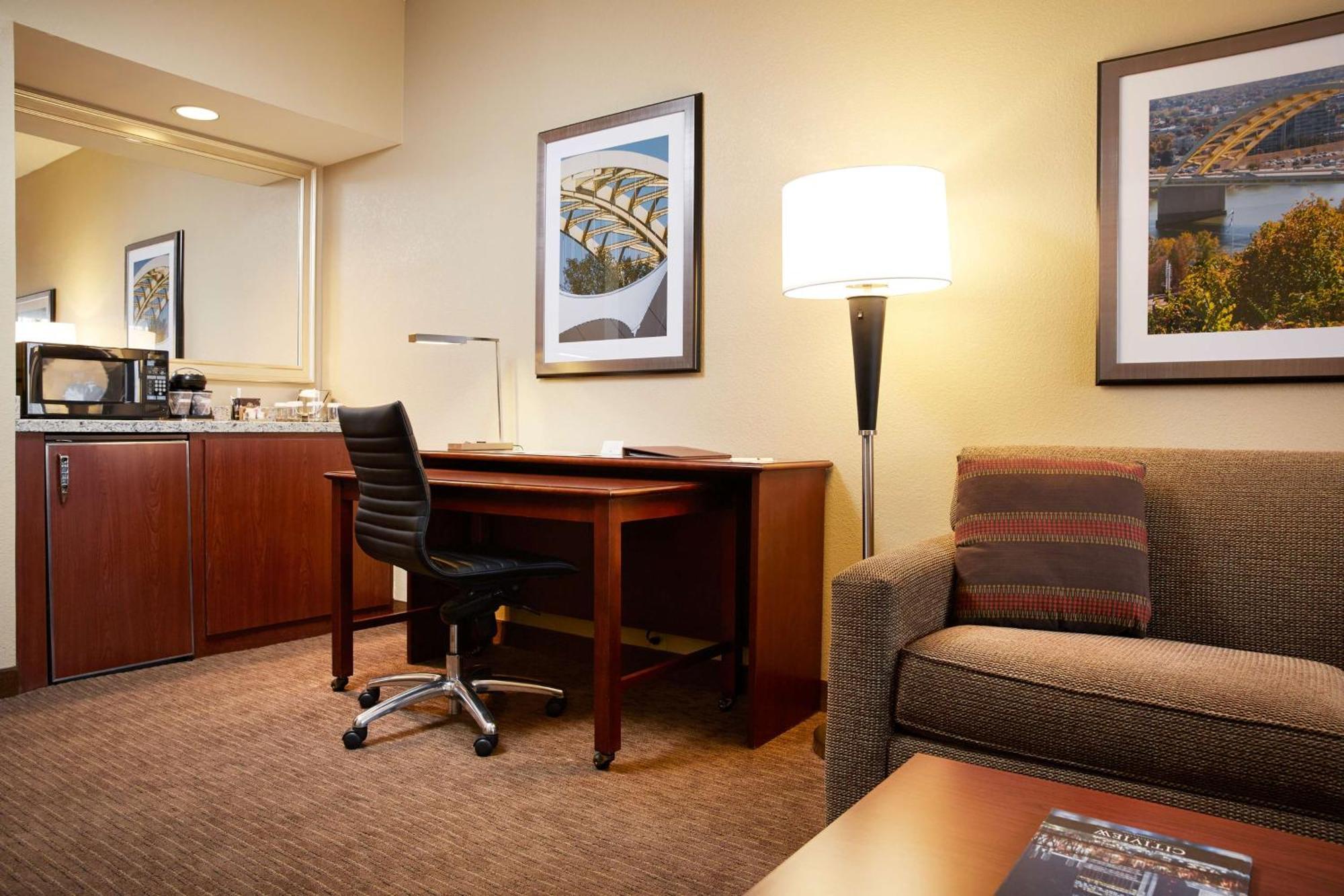 Doubletree Suites By Hilton Hotel Cincinnati - Blue Ash Шаронвилл Экстерьер фото